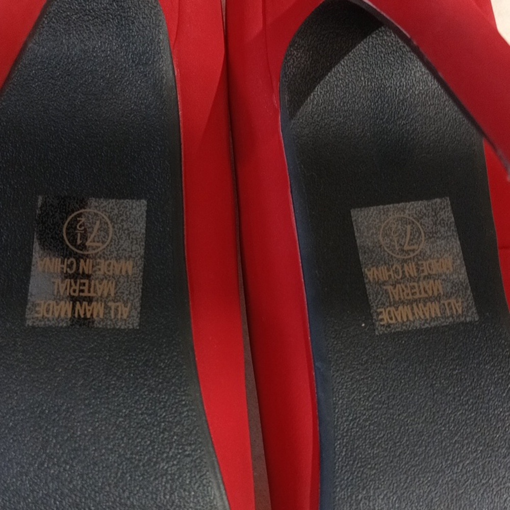 Red pumps - Picture 4 of 5